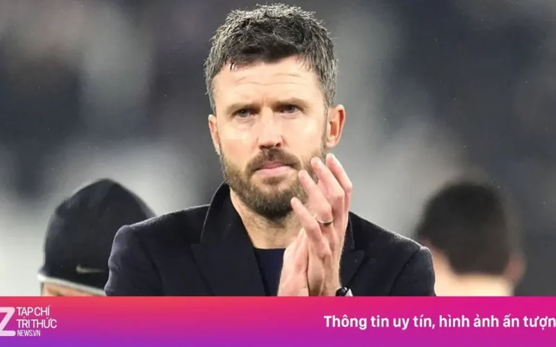 إنجاز تاريخي.. مايكل كاريك يحصد أولى جوائزه في الدوري الإنجليزي الممتاز